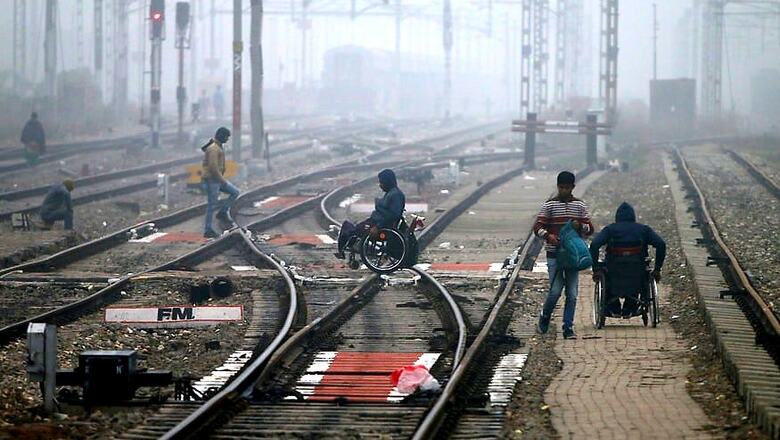 Dismembered Body of Minor Girl Found on Kanpur Railway Tracks, Cops Use Shovel to Remove Pieces