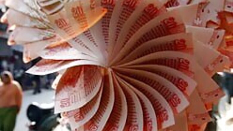 RBI's headache: currency garlands at wedding parties
