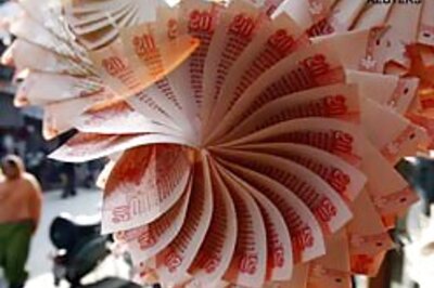 RBI's headache: currency garlands at wedding parties