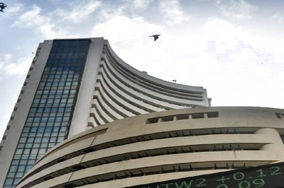 Sensex Ends Flat, Nifty Below 18,700; Auto, Pharma Stocks Shine in Lacklustre Trade