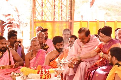 Telangana CM Chandrashekar Rao Performs Special Puja for Development of Telugu States Ahead of Polls