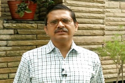 Suspended IPS officer Amitabh Thakur stages sit-in to protest against 'clean chit' to Mulayam