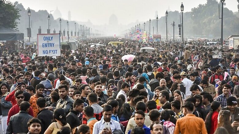 Traffic Snarls Grip Delhi as New Year Revellers Flock to India Gate and Connaught Place