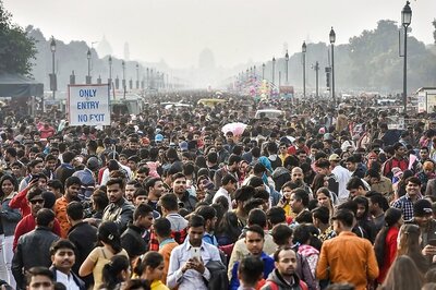 Traffic Snarls Grip Delhi as New Year Revellers Flock to India Gate and Connaught Place
