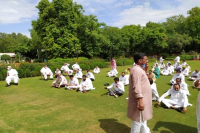 Centre Should Deploy CRPF in Rajasthan, Demands BJP as Congress MLAs Stage 'Dharna' at Raj Bhawan