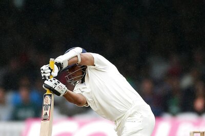 Ashok Dinda Once Glared at Sachin Tendulkar After Hitting Him on The Elbow, The Master Responded With a Classy Century