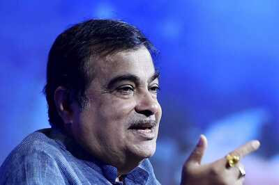 Law to Reward Person Sending Pics of Wrongly Parked Vehicle in Offing: Gadkari