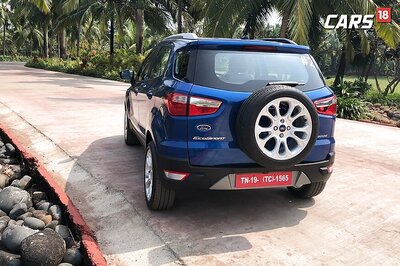 Ford Ecosport Owner Stopped by Traffic Police for Factory Fitted Tailgate-Mounted Spare wheel
