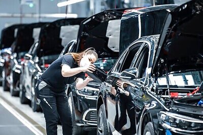 Mercedes-Benz Unveils New Flagship S-Class Sedan