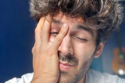 Kartik Aaryan Wonders if Lockdown is on in Cheeky Post