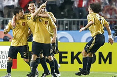 Spain beat Russia, set up Euro final with Germany