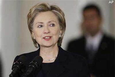 Can't ditch Pakistan govt: Hillary Clinton