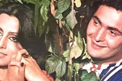 Rishi Kapoor, Neetu Kapoor's Jhootha Kahin Ka Completes 45 Years, Latter Shares Romantic Still From The Film