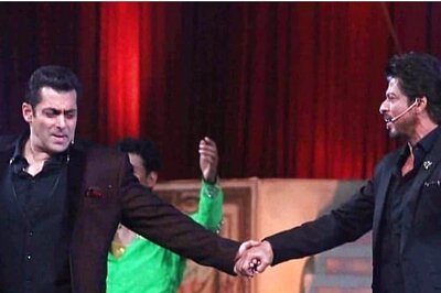 Khan't Keep Them Apart: Salman Khan Stands by Shah Rukh Khan Like a Rock During Aryan Khan Ordeal