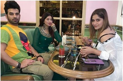 Bigg Boss 13's Paras Chhabra, Mahira Sharma and Arti Singh Reunite Over Dinner, See Fun-filled Pics