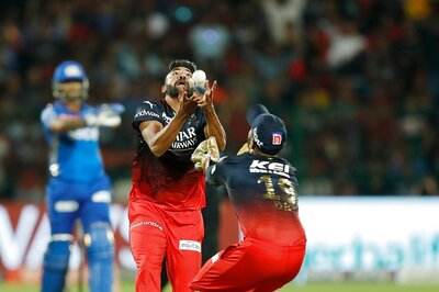 WATCH: Miscommunication Leads to Massive Collision Between Dinesh Karthik and Mohammed Siraj as Rohit Sharma Survives