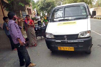 Rs 35 Lakh Looted From ATM Cash Van in Delhi, Cashier and Guard Shot Dead