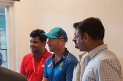 'One More Photo': Usman Khawaja Shares Clip of David Warner Being Surrounded by Fans in India