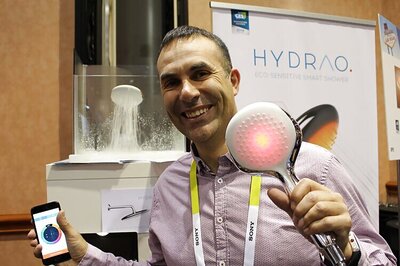 'Smart' showerhead tells you when it is time to turn off the tap