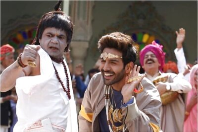 Kartik Aaryan is Bejewelled in This Intriguing Still from Bhool Bhulaiyaa 2