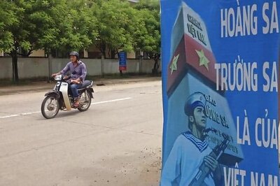 Philippine, Vietnamese troops play soccer and sing on disputed island