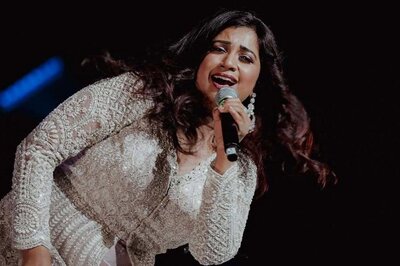 Shreya Ghoshal Mesmerises Crowd With 'Chaka Chak' at Anant Ambani and Radhika Merchant's Reception | Watch