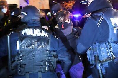 Polish Police Carry Away Abortion Rights Protesters