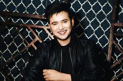 Aditya Singh Rajput Funeral: Actor’s Mom Breaks Down; Rohit Verma, Rajiv Adatia Pay Last Respects