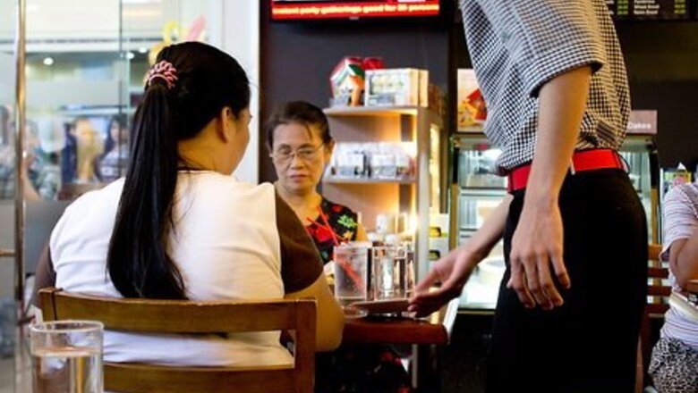 How to Make Good Tips As a Waiter