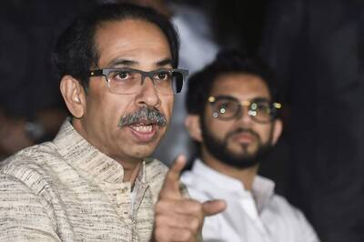 'Don't Believe Rumours': Migrants Gather at Bandra Railway Station, Uddhav Asks Them to Stay Back