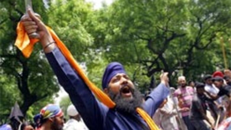 Sikh clergy seeks Dera chief's arrest
