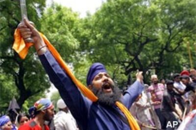 Sikh clergy seeks Dera chief's arrest
