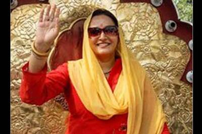 Jaya Prada meets Meira Kumar, raises red beacon issue