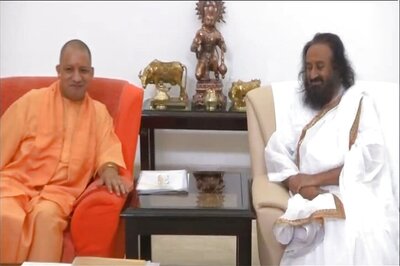 Don't Have Any Formula But Will Take Everyone into Confidence, Says Sri Sri in Ayodhya