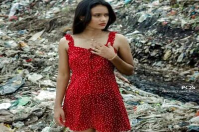 Miss Jharkhand Walks on Garbage Heap in Ranchi to Draw Govt's Attention