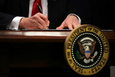 Donald Trump Signs Order to Check Migration From 7 Muslim Countries