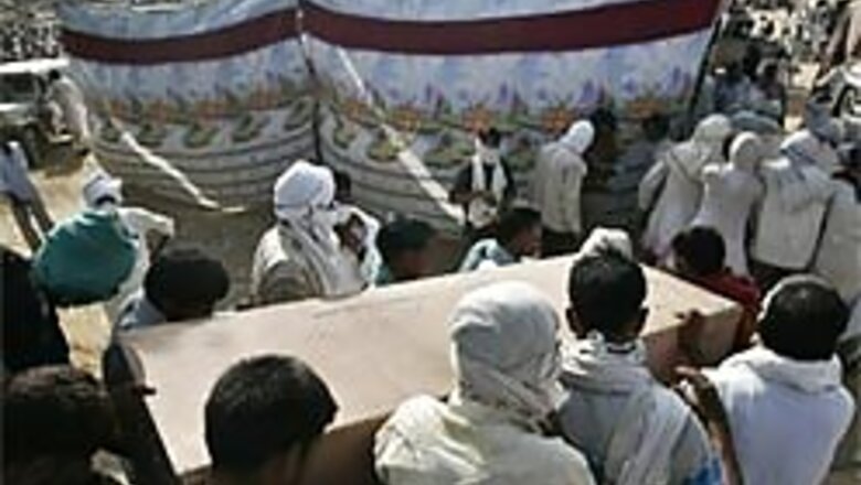 Gurjars cut off Rajasthan; 50,000 people stranded