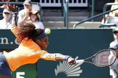 Serena Williams routs Venus in semis at Family Circle Cup