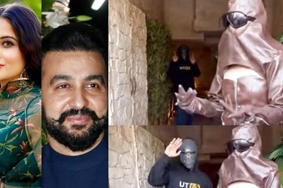 Raj Kundra REFUSES To Pose With Urfi Javed Days After She Called Him 'Porn King'; Watch Viral Video