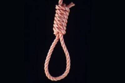 10-yr-old apes Saddam, hangs self