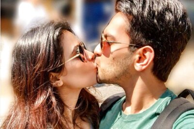 Aditya Narayan Kisses Wife Shweta Agarwal in Romantic Post, Pic Goes Viral
