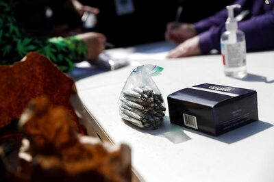 'Joints for Jabs': Activists Celebrate with Free Marijuana as New Yorkers Get Vaccinated