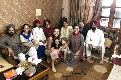 Taapsee Pannu Shares Throwback Picture Of Her Big Family Celebrating Raksha Bandhan