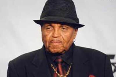 Who's bad? Dad suspects 'foul play' in Jackson's death