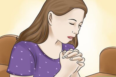 How to Say the Hail Mary Prayer