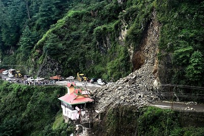Heavy Rains and Landslides on J&K Highway Suspends Traffic