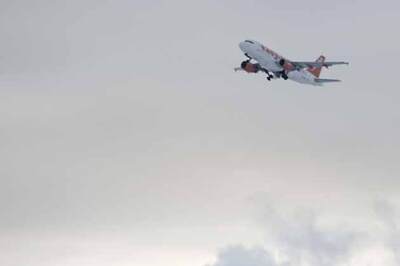 Passenger's chants delay aircraft take-off