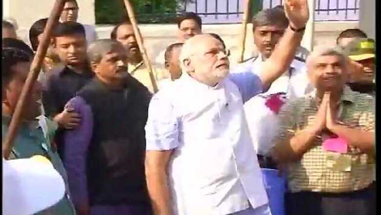 'Swachh Bharat' mission inspired by patriotism and is beyond politics: Narendra Modi