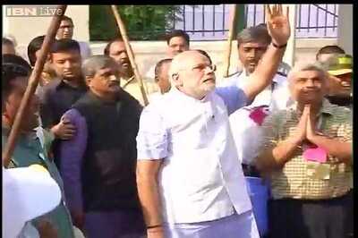 'Swachh Bharat' mission inspired by patriotism and is beyond politics: Narendra Modi