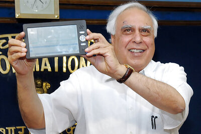 New version of Aakash tablet from Nov 11: Sibal